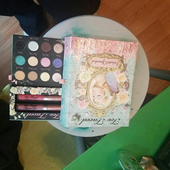 Too faced Enchanted Glamourland ISO - Picture 3 of 4