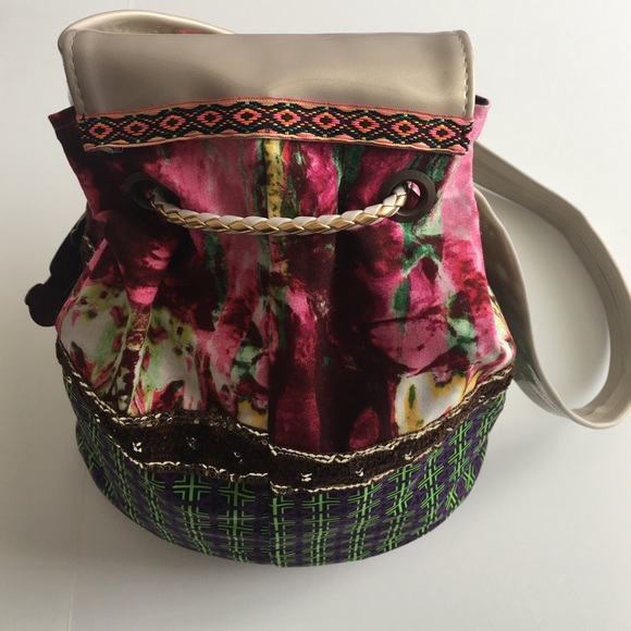 Handbag - Picture 2 of 3