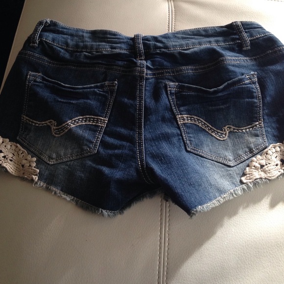 Shorts with adorable design - Picture 3 of 3