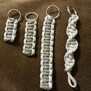 Paracord keychain