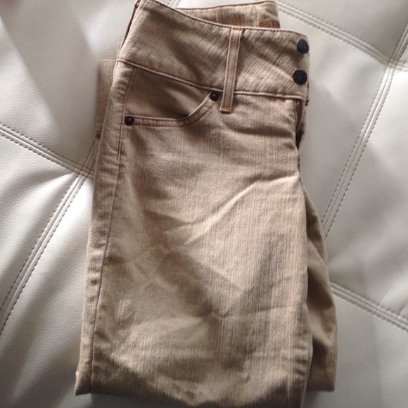 Lei capris!! - Picture 1 of 3