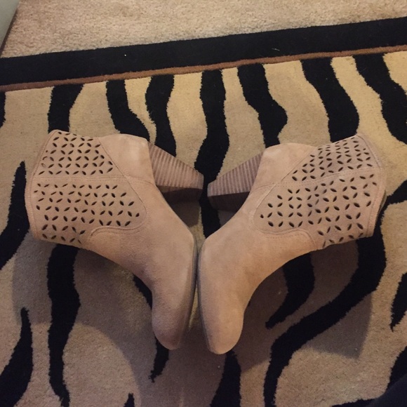 Jessica Simpson fringe booties size 8.5 - Picture 3 of 5