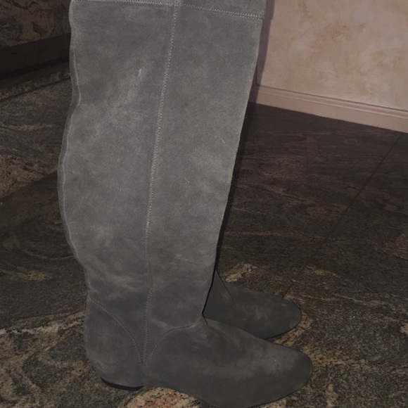 Kenneth Cole grey suede boots