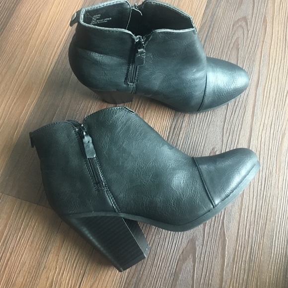 Black Rampage Veepa Ankle Bootie - Picture 3 of 4