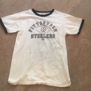 Pittsburgh steelers White t-shirt.