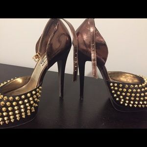 REDUCED Steve Madden OBSTCL-S with spikes size 7