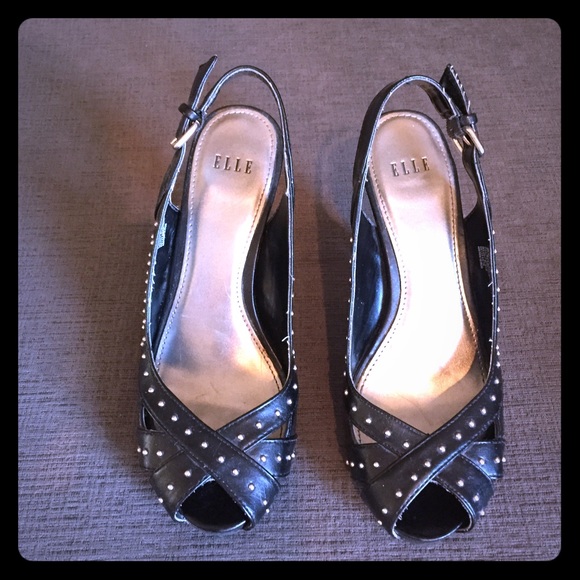Black Stud Pumps 👠