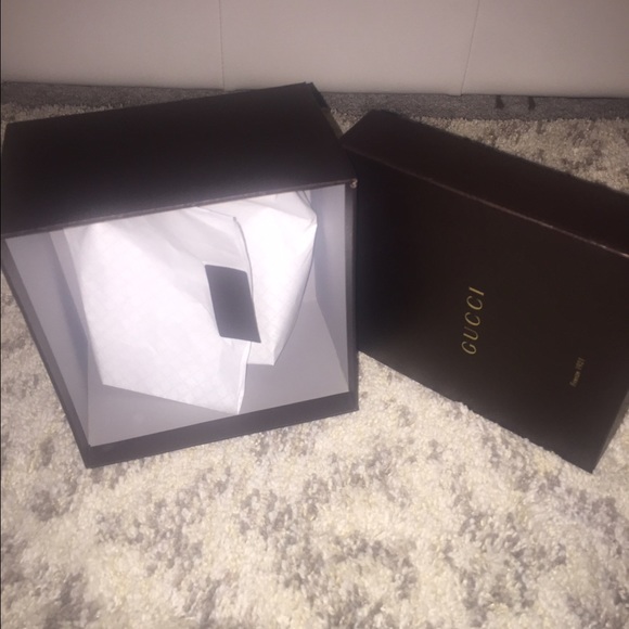 Gucci small hard box with Gucci paper and ribbon!