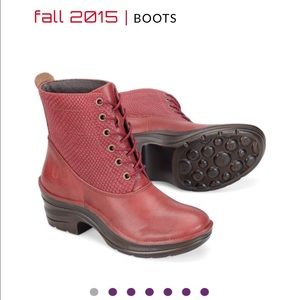 New in box Bionica Red Roker Boot