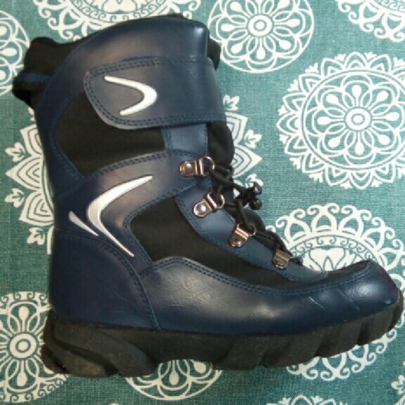 Snow boots