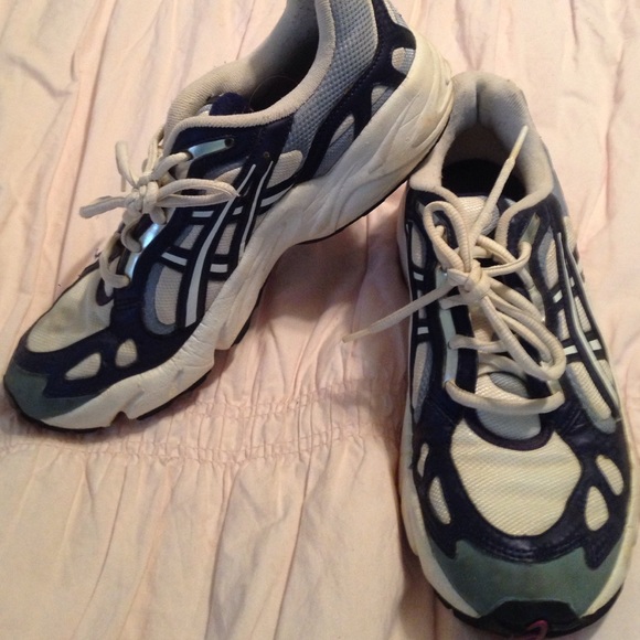 ASICS GEL ATHLETIC SHOES