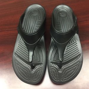 Ladies Crocs flip flops