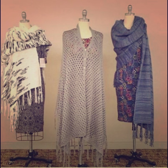 NWT- Lularoe Mimi poncho scarf