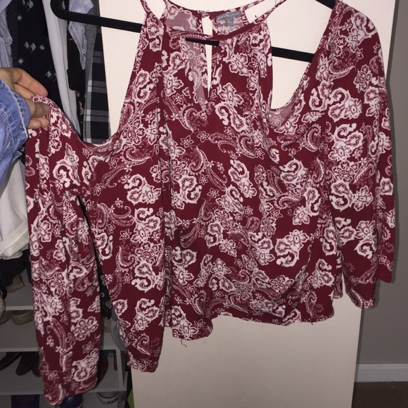 Off the shoulder long sleeve paisley shirt
