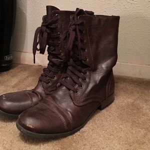 Combat boots