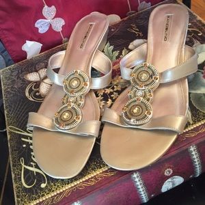 💫New Bandolino gold leather sandals rubber soles