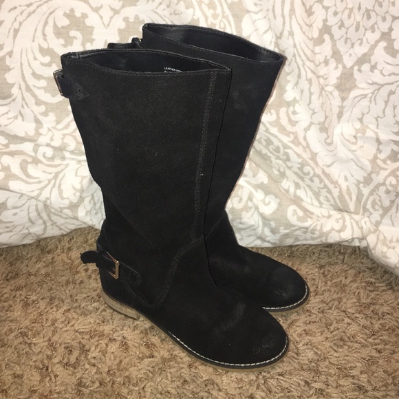 BLACK BOOTS! - Picture 1 of 3