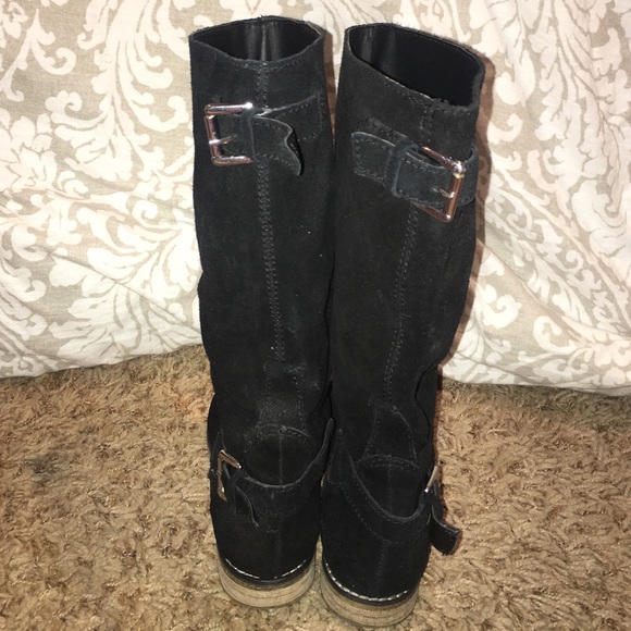 BLACK BOOTS! - Picture 2 of 3