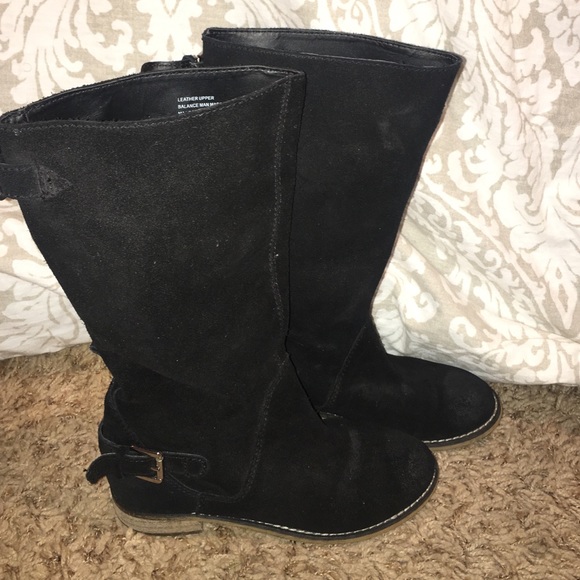 BLACK BOOTS! - Picture 3 of 3