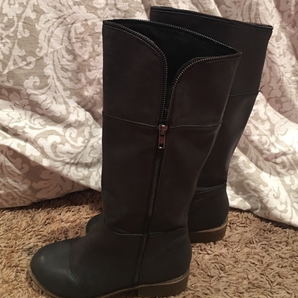 BOOTS! - Picture 2 of 3