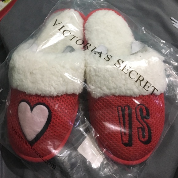 Victoria Secret slippers size small(5-6)