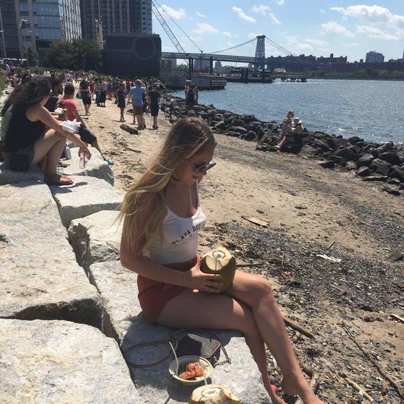 Meet your Posher, Lara