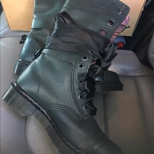 Cute Dr. Martens boots!!