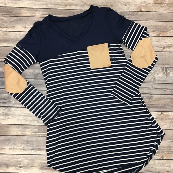 Tops - 🔴1 HR SALE🔴 Navy Striped Top