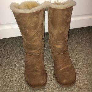 UGG Bailey Bow Tall Sheepskin boots size 8!