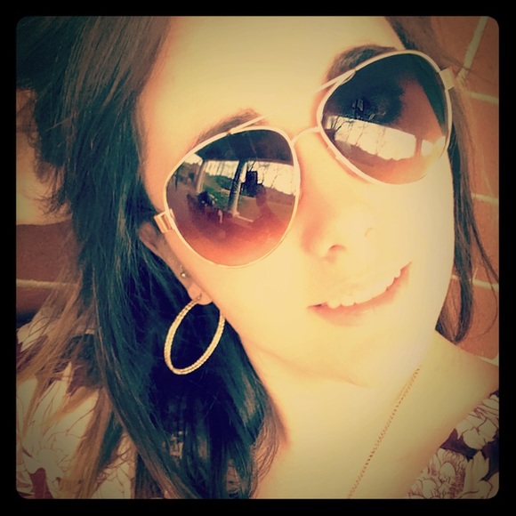 Meet your Posher, Allie - Picture 1 of 1