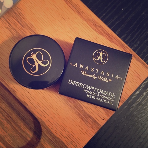 Anastasia BeverlyHills dipbrow pomade medium brown
