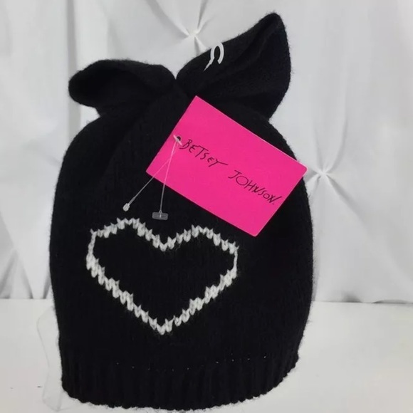 Betsey Johnson heart breaker Knit Hat