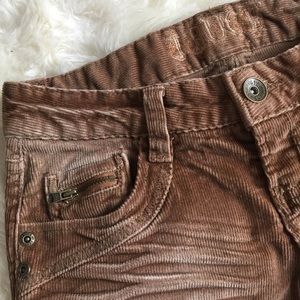 Truce Shorts - Brown corduroy shorts with stretch Truce Shorts - Brown corduroy shorts with stretch