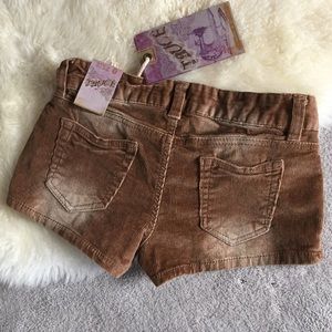 Truce Shorts - Brown corduroy shorts with stretch Truce Shorts - Brown corduroy shorts with stretch