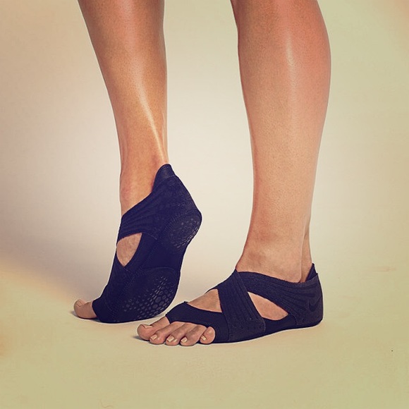 FINAL sale!! Nike Studio 4 Wrap shoes. NO box