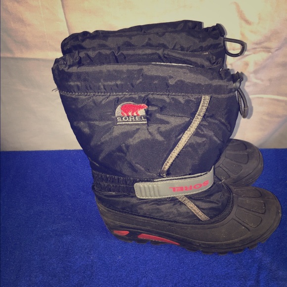 Boys boots size 3