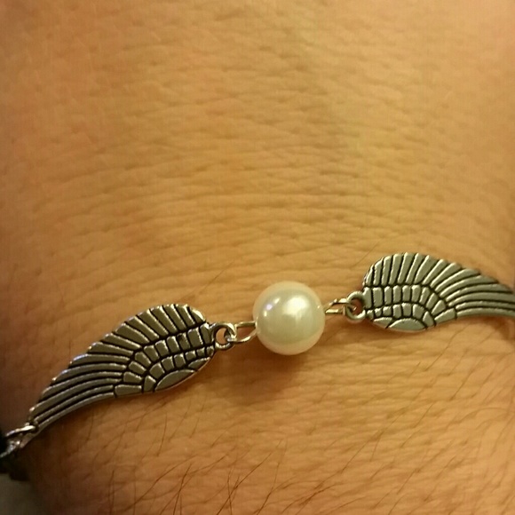 Harry Potter Snitch Bracelet - Picture 3 of 4