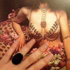 Glamorous 10K Yellow Gold Floral Onyx Ring