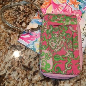 Lilly Pulitzer Bags - EUC Lilly Wristlet Lilly Pulitzer Bags - EUC Lilly Wristlet