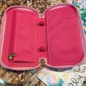 Lilly Pulitzer Bags - EUC Lilly Wristlet Lilly Pulitzer Bags - EUC Lilly Wristlet