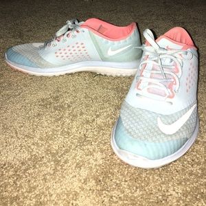 Nikes size 8.5