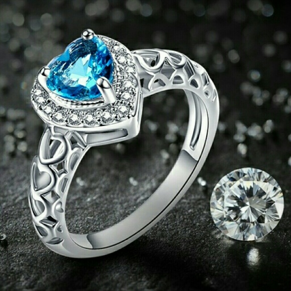 Ring blue heart shaped topaz /white topaz accent - Picture 2 of 4