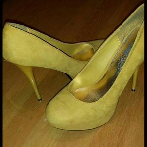 Yellow Pumps Size 10