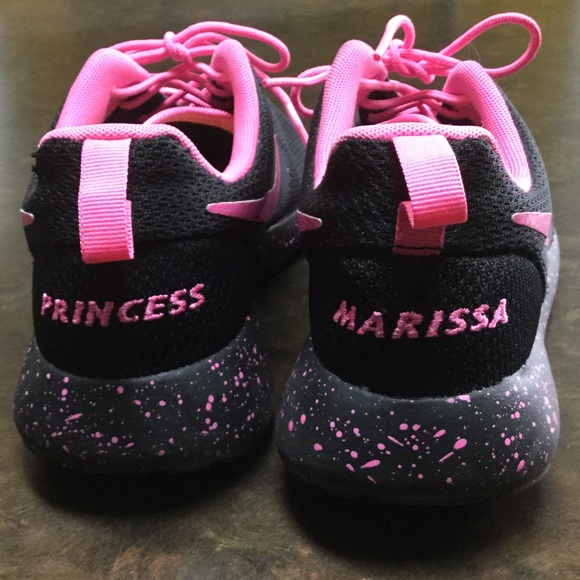 Personalized Nike iD Roshe sneakers - Picture 2 of 5