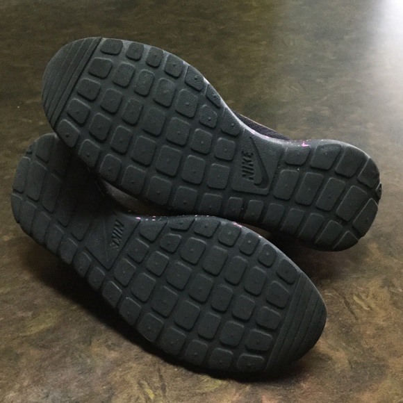 Personalized Nike iD Roshe sneakers - Picture 3 of 5