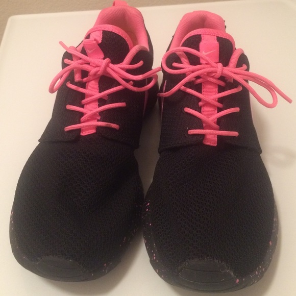 Personalized Nike iD Roshe sneakers - Picture 4 of 5