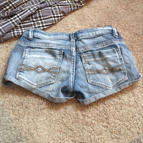 Distressed Daisy Dukes - Picture 2 of 3