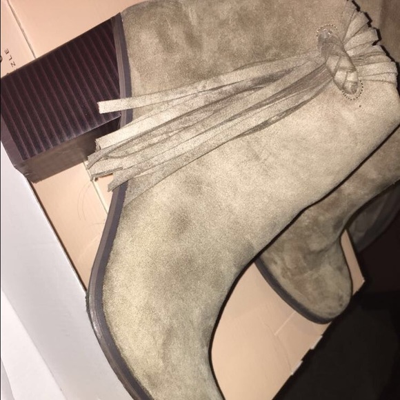 Only been worn once, mint condition! - Picture 2 of 3