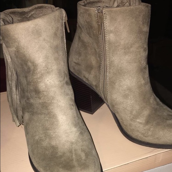 Only been worn once, mint condition! - Picture 3 of 3