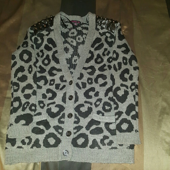 Woman sweater(worn once)
